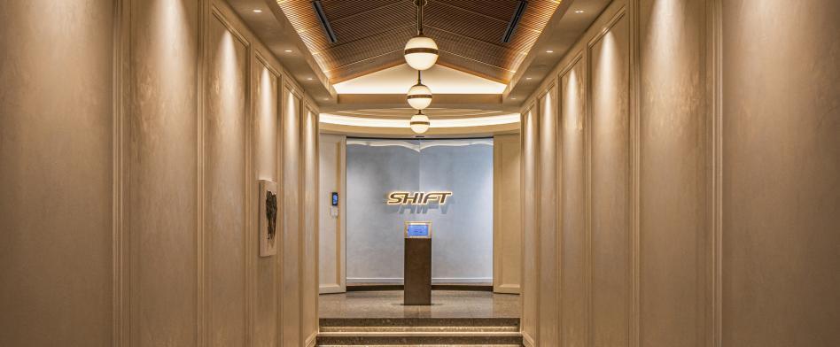 SHIFTのヘッダー