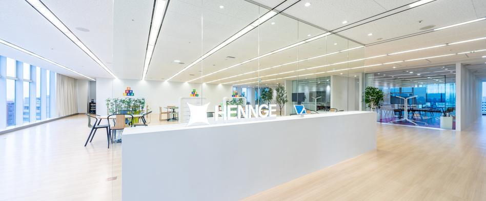 HENNGEのヘッダー